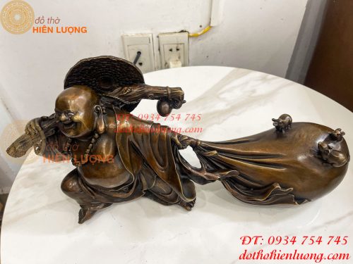 Tượng Di Lặc Kéo Bao Tài Lộc Bằng Đồng Dài 42cm