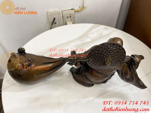 Tượng Di Lặc Kéo Bao Tài Lộc Bằng Đồng Dài 42cm
