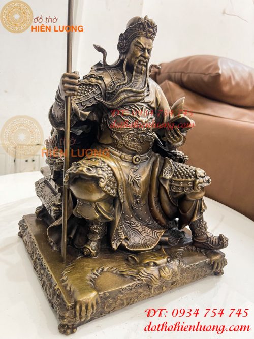 Tượng Quan Công Ngồi Ghế Hổ Đọc Sách Cao 30cm