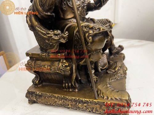 Tượng Quan Công Ngồi Ghế Hổ Đọc Sách Cao 30cm