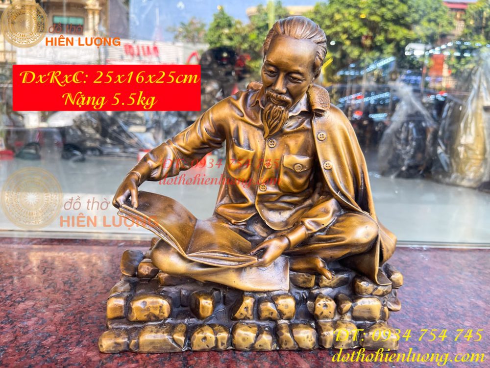 Tượng Bác Hồ Ngồi Đọc Báo Bằng Đồng Ở Hang Pác Pó (DxRxC: 25x16x25cm)