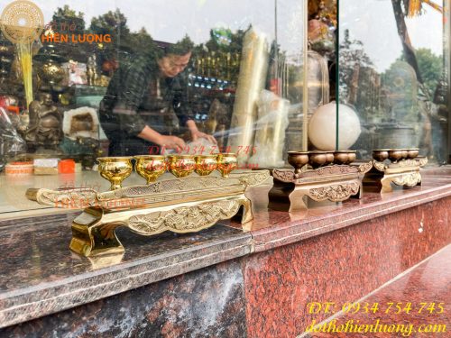 Bộ Ngai 5 Chén Rượu Bằng Đồng Thờ Cúng