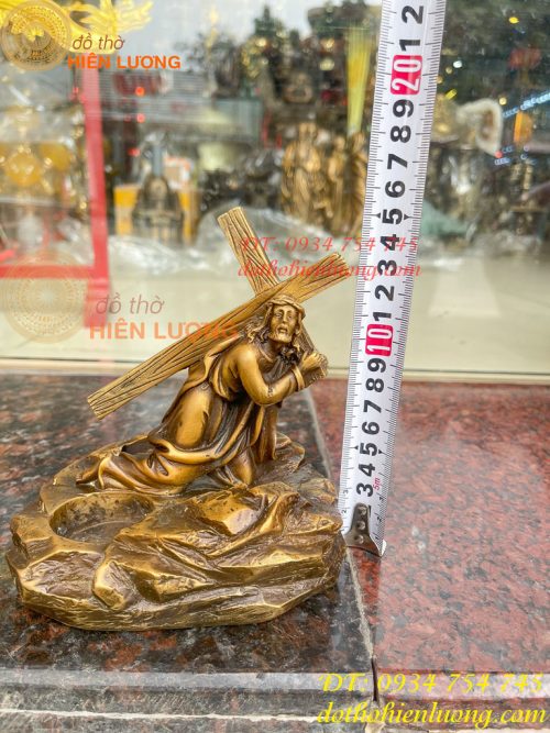 Tượng chúa vác thánh giá bằng đồng hun cao 16cm