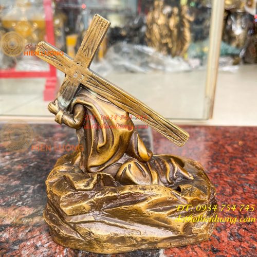 Tượng chúa vác thánh giá bằng đồng hun cao 16cm