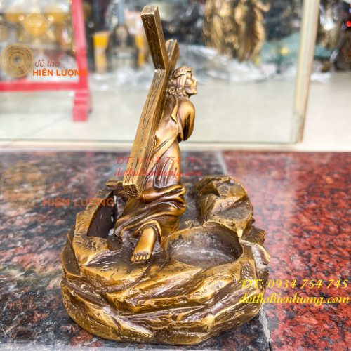 Tượng chúa vác thánh giá bằng đồng hun cao 16cm