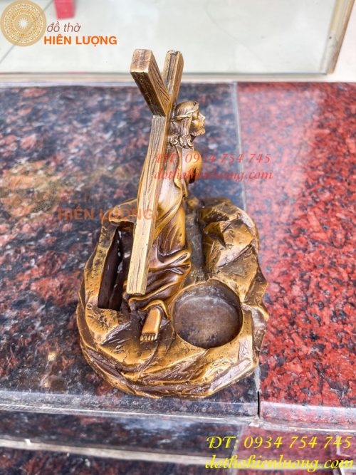Tượng chúa vác thánh giá bằng đồng hun cao 16cm