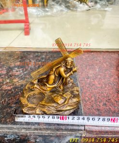 Tượng chúa vác thánh giá bằng đồng hun cao 16cm