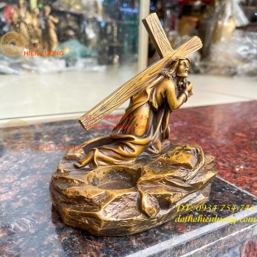 Tượng chúa vác thánh giá bằng đồng hun cao 16cm