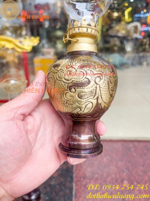 Đèn dầu bằng đồng thổi từ vỏ cát tút chạm rồng phượng