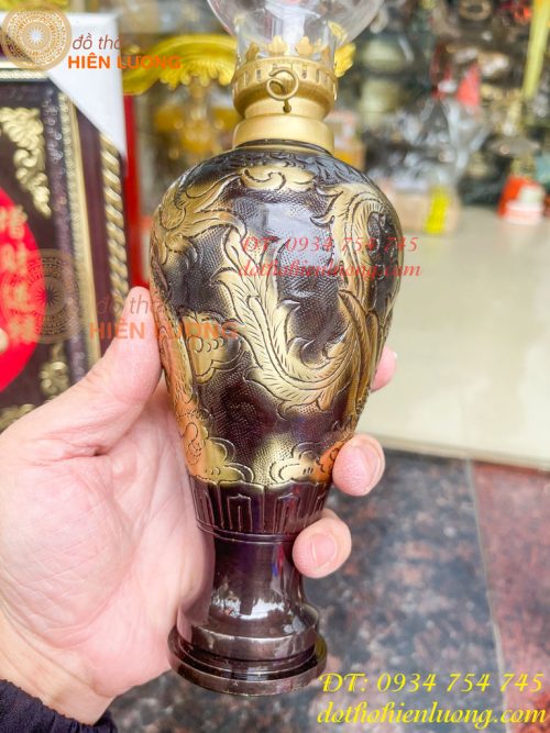 Đèn dầu bằng đồng thổi từ vỏ cát tút chạm rồng phượng
