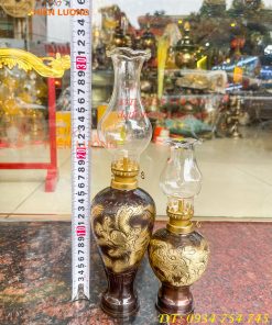 Đèn dầu bằng đồng thổi từ vỏ cát tút chạm rồng phượng