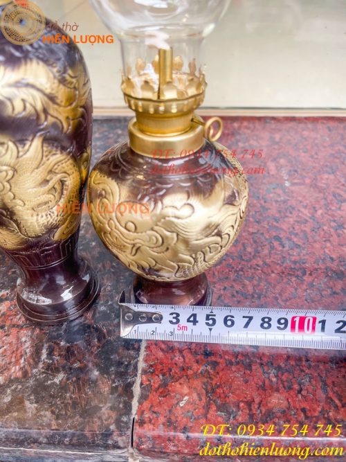 Đèn dầu bằng đồng thổi từ vỏ cát tút chạm rồng phượng cao 15cm