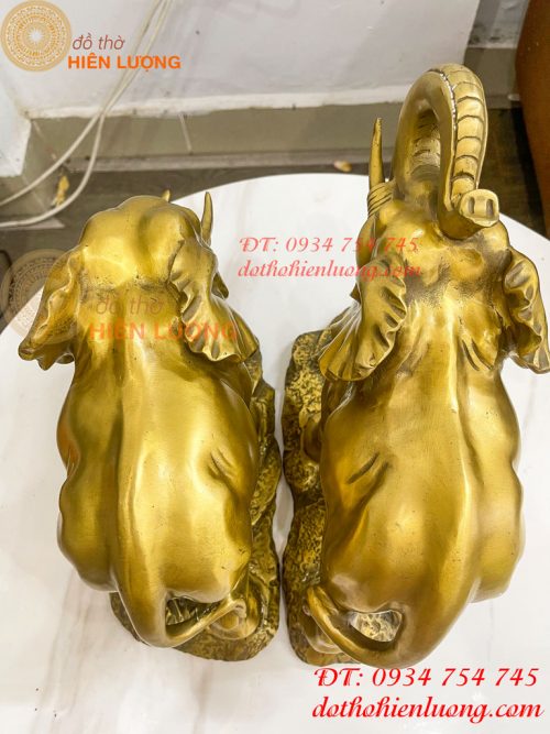 Đôi Voi Rừng Bằng Đồng Phong Thủy Ngang 28cm Cao 24cm