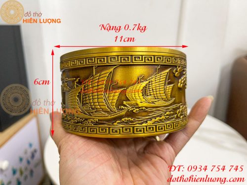 Gạt tàn thuận buồm xuôi gió bằng đồng cao 6cm để phòng khách