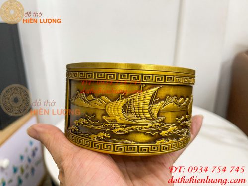 Gạt tàn thuận buồm xuôi gió bằng đồng cao 6cm để phòng khách
