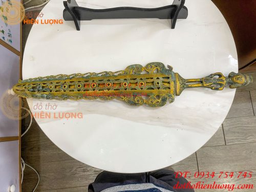 Kiếm Đồng Màu Xanh Giả Cổ Có Vỏ, Chuôi Kiếm Hình Người Dài 63cm