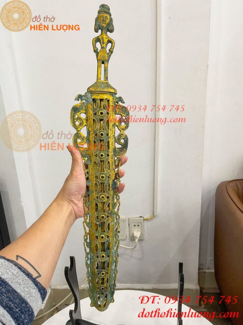 Kiếm Đồng Màu Xanh Giả Cổ Có Vỏ, Chuôi Kiếm Hình Người Dài 63cm