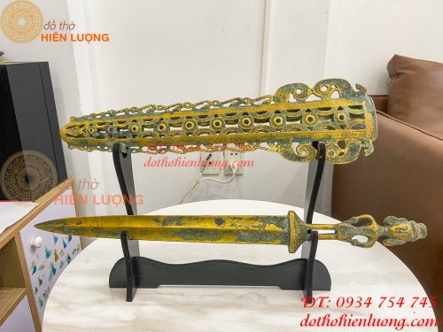 Kiếm Đồng Màu Xanh Giả Cổ Có Vỏ, Chuôi Kiếm Hình Người Dài 63cm