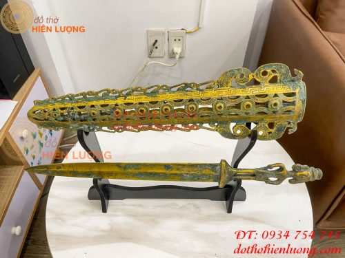 Kiếm Đồng Màu Xanh Giả Cổ Có Vỏ, Chuôi Kiếm Hình Người Dài 63cm