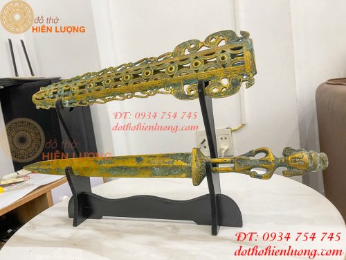Kiếm Đồng Màu Xanh Giả Cổ Có Vỏ, Chuôi Kiếm Hình Người Dài 63cm