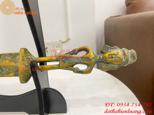 Kiếm Đồng Màu Xanh Giả Cổ Có Vỏ, Chuôi Kiếm Hình Người Dài 63cm