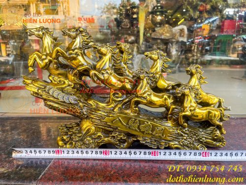 Tượng bát mã phi thiên bằng đồng vàng nặng 13kg