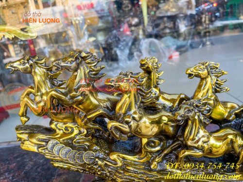Tượng bát mã phi thiên bằng đồng vàng nặng 13kg