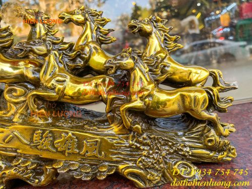 Tượng bát mã phi thiên bằng đồng vàng nặng 13kg