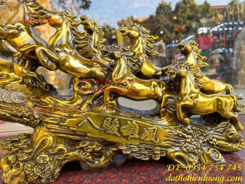 Tượng bát mã phi thiên bằng đồng vàng nặng 13kg