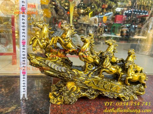 Tượng bát mã phi thiên bằng đồng vàng nặng 13kg