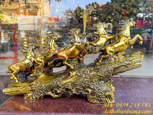 Tượng bát mã phi thiên bằng đồng vàng nặng 13kg