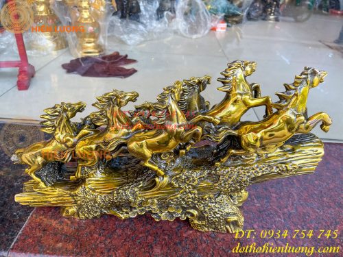Tượng bát mã phi thiên bằng đồng vàng nặng 13kg