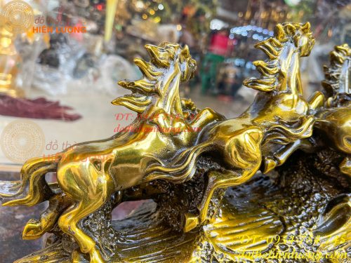 Tượng bát mã phi thiên bằng đồng vàng nặng 13kg