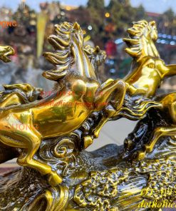 Tượng bát mã phi thiên bằng đồng vàng nặng 13kg