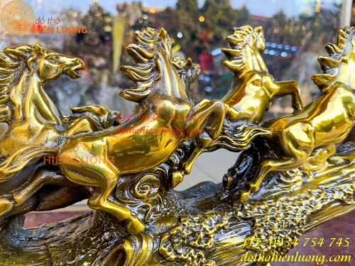 Tượng bát mã phi thiên bằng đồng vàng nặng 13kg