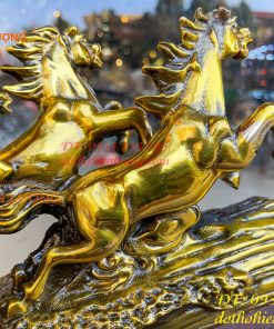 Tượng bát mã phi thiên bằng đồng vàng nặng 13kg
