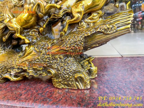 Tượng bát mã phi thiên bằng đồng vàng nặng 13kg