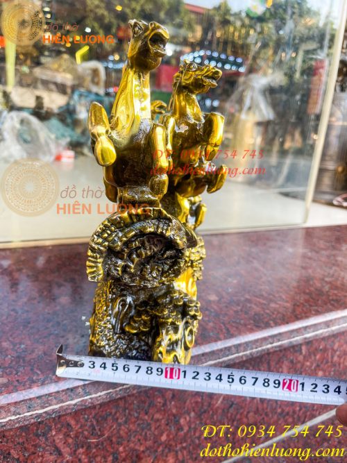 Tượng bát mã phi thiên bằng đồng vàng nặng 13kg