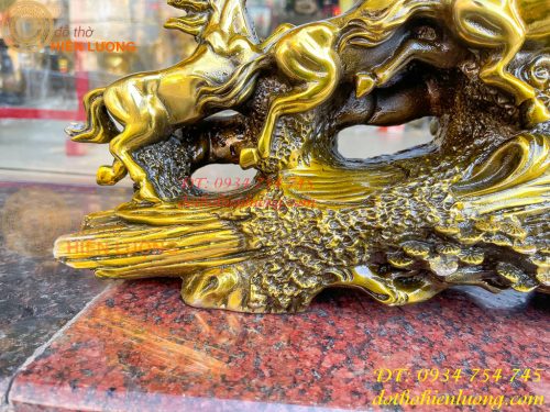 Tượng bát mã phi thiên bằng đồng vàng nặng 13kg