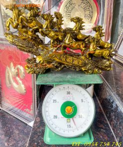 Tượng bát mã phi thiên bằng đồng vàng nặng 13kg