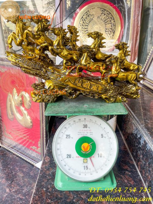 Tượng bát mã phi thiên bằng đồng vàng nặng 13kg