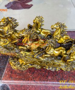 Tượng bát mã phi thiên bằng đồng vàng nặng 13kg