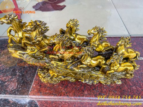 Tượng bát mã phi thiên bằng đồng vàng nặng 13kg