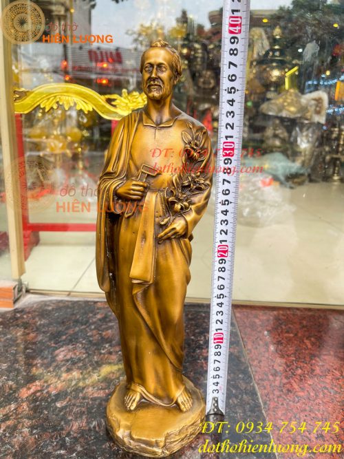 Tượng Đức Cha Cầm Hoa Huệ Bằng Đồng Cao 40cm