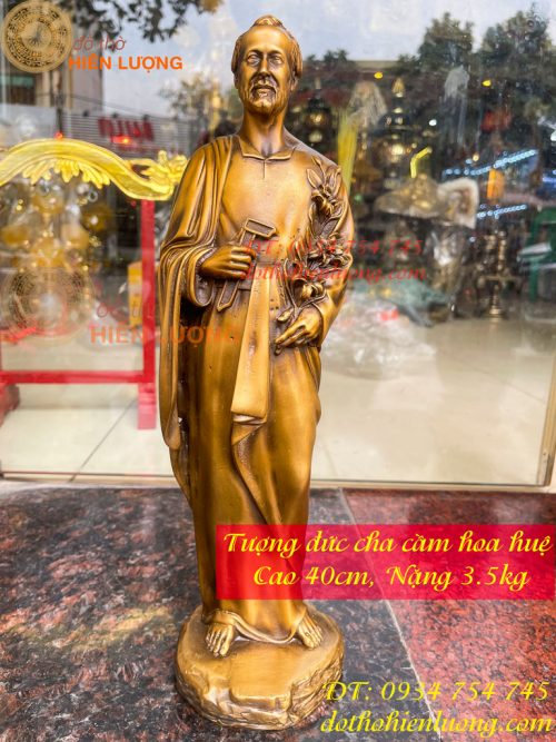 Tượng Đức Cha Cầm Hoa Huệ Bằng Đồng Cao 40cm