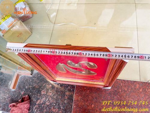 Tranh Chữ Tâm 50x60cm Bằng Đồng Nền Đỏ Treo Tường