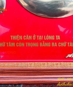 Tranh Chữ Tâm 50x60cm Bằng Đồng Nền Đỏ Treo Tường