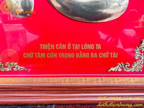 Tranh Chữ Tâm 50x60cm Bằng Đồng Nền Đỏ Treo Tường