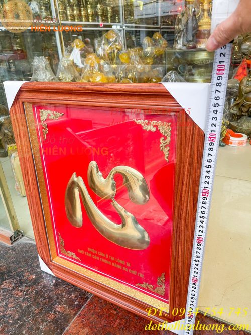Tranh Chữ Tâm 50x60cm Bằng Đồng Nền Đỏ Treo Tường