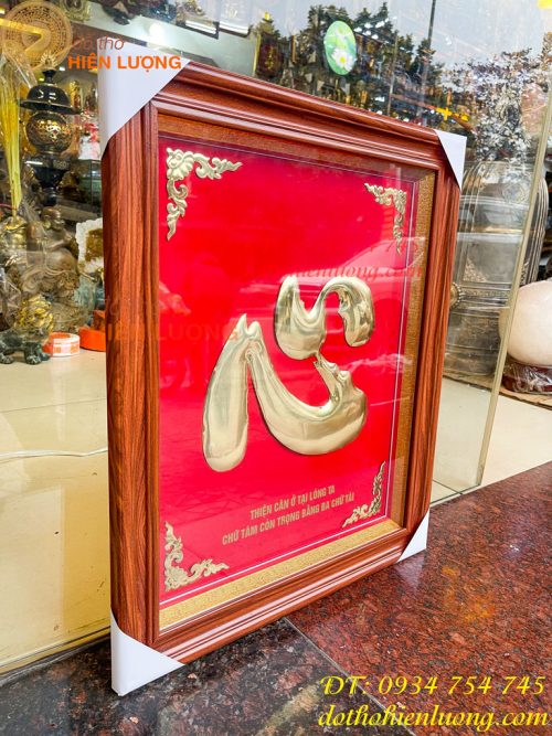 Tranh Chữ Tâm 50x60cm Bằng Đồng Nền Đỏ Treo Tường